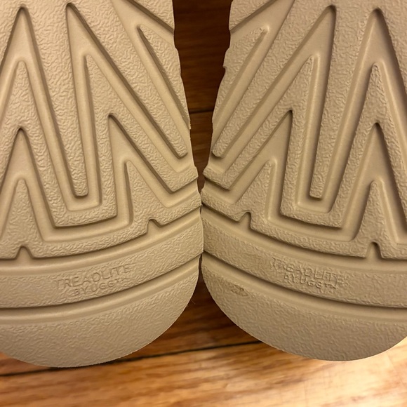 NEW IN BOX UGG Classic Ultra Mini Light Pink Blossom Ankle Boot Womens US 8 - Picture 9 of 10